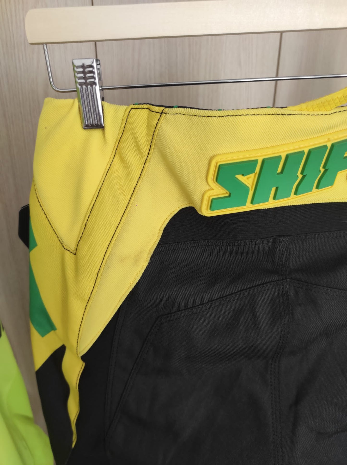 Pantalón Shift modelo Chad Reed