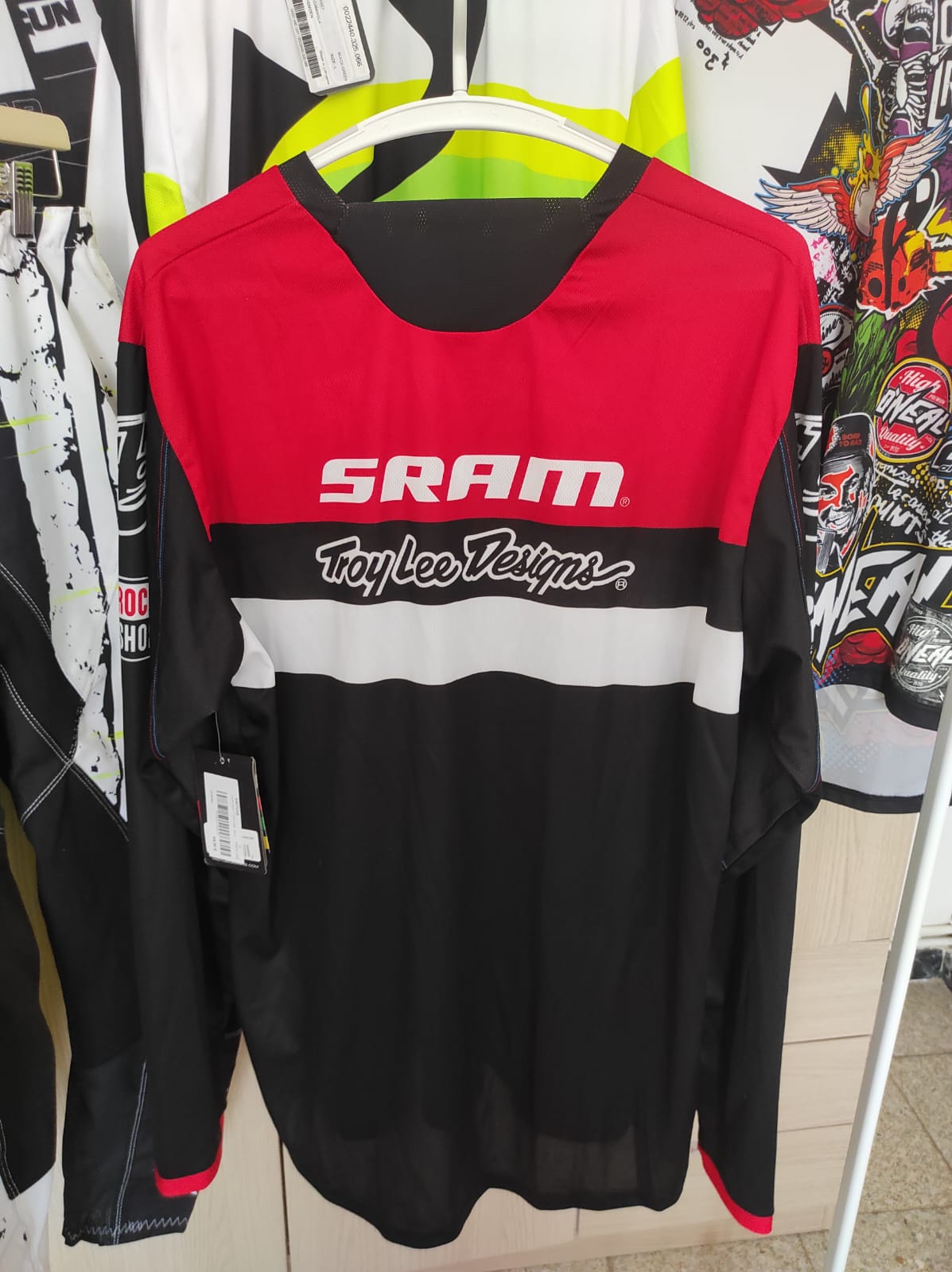 Camiseta troy lee desing