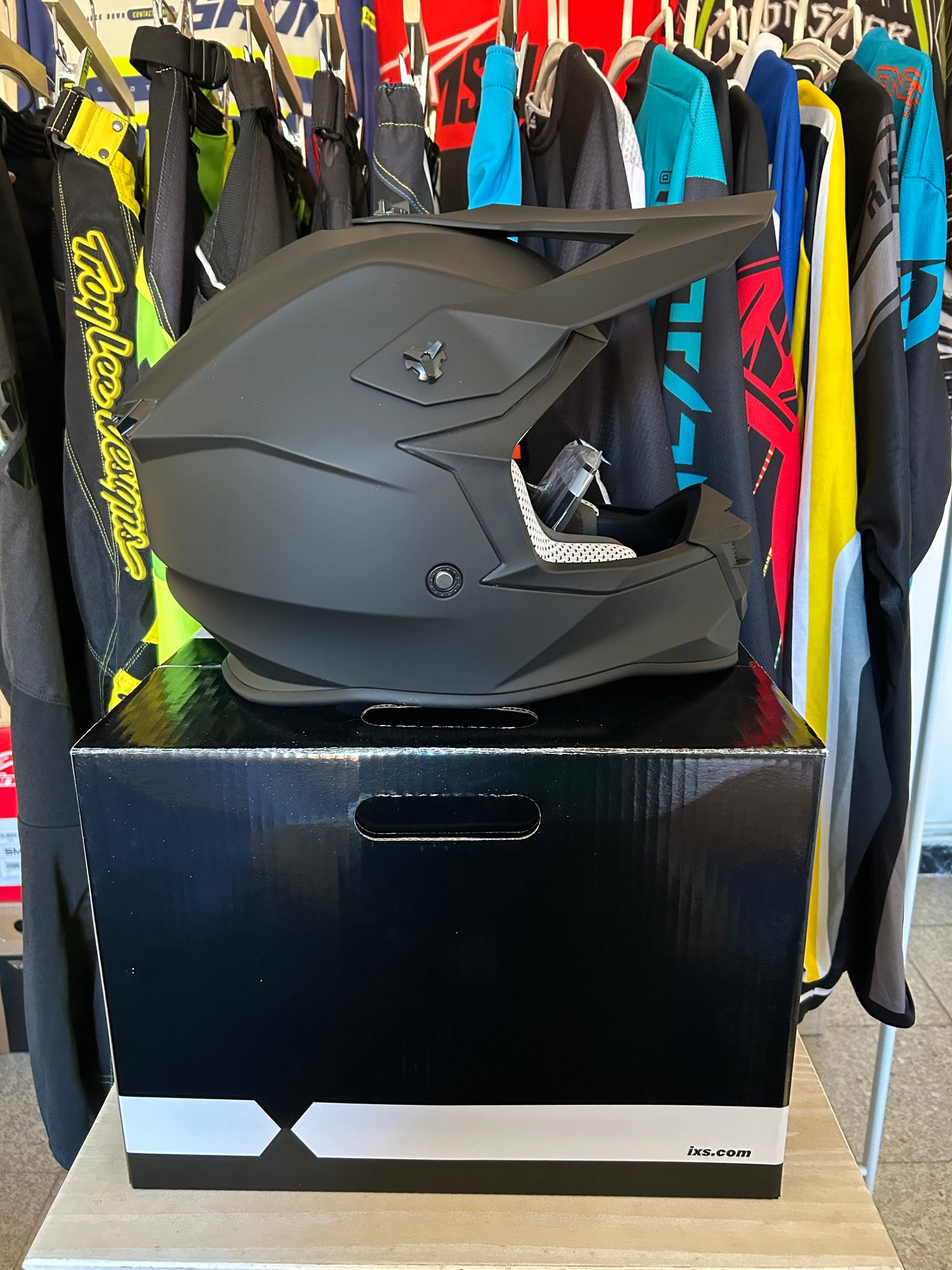 Casco motocross talla M IXS