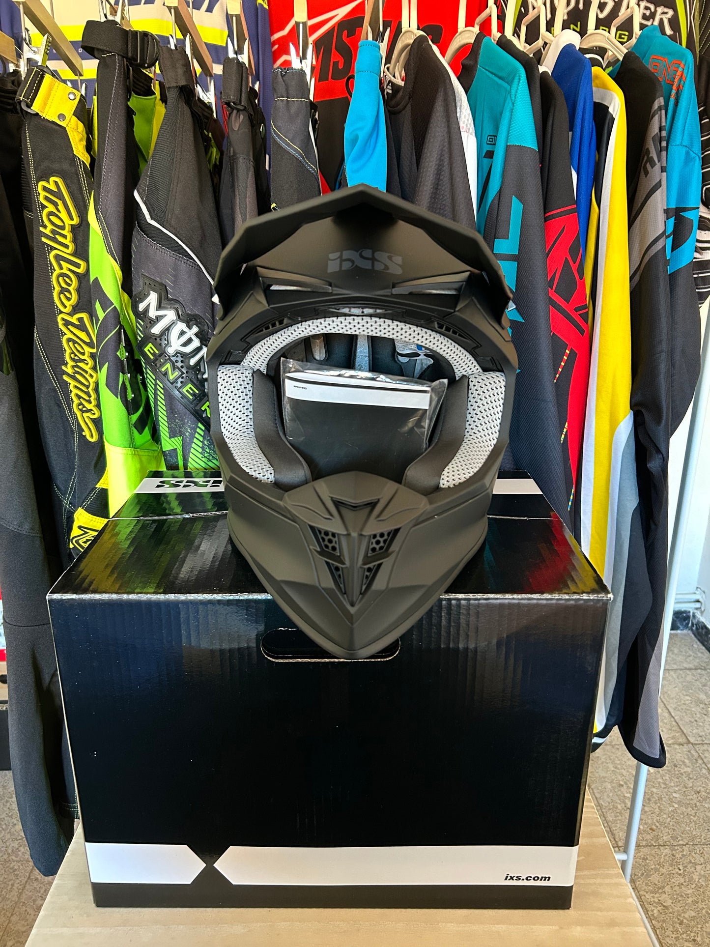 Casco motocross talla M IXS