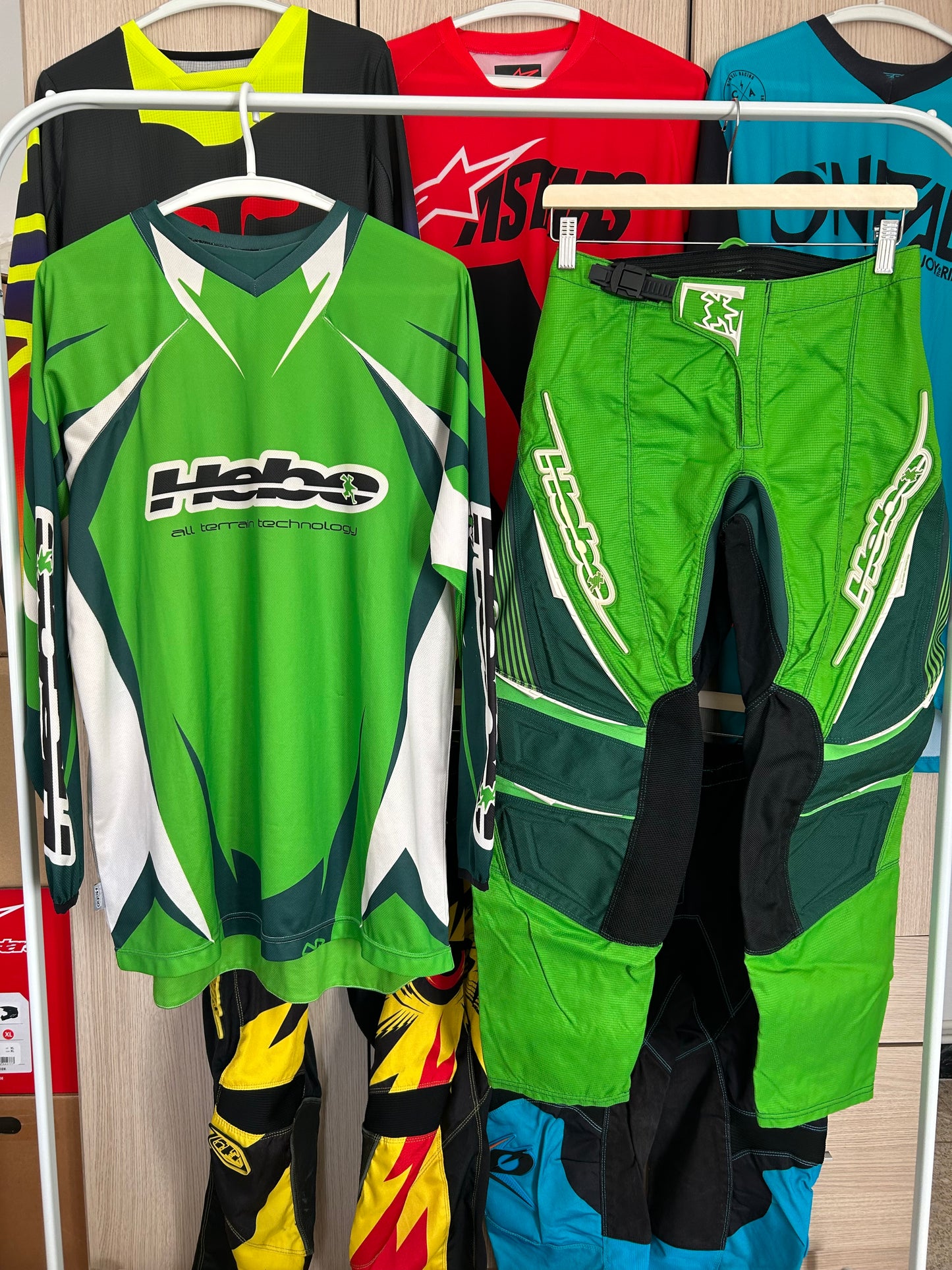 Equipación Motocross Hebo