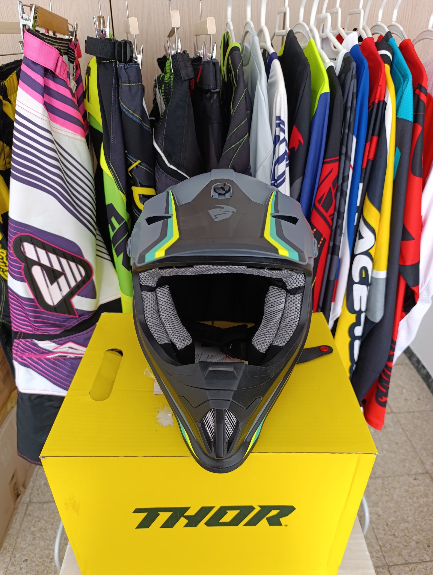 Casco Thor Sector Runner MIPS Gy/Tl