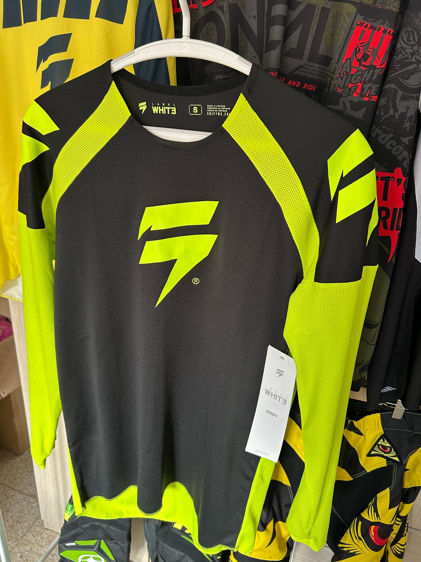 Camiseta Shift fluor