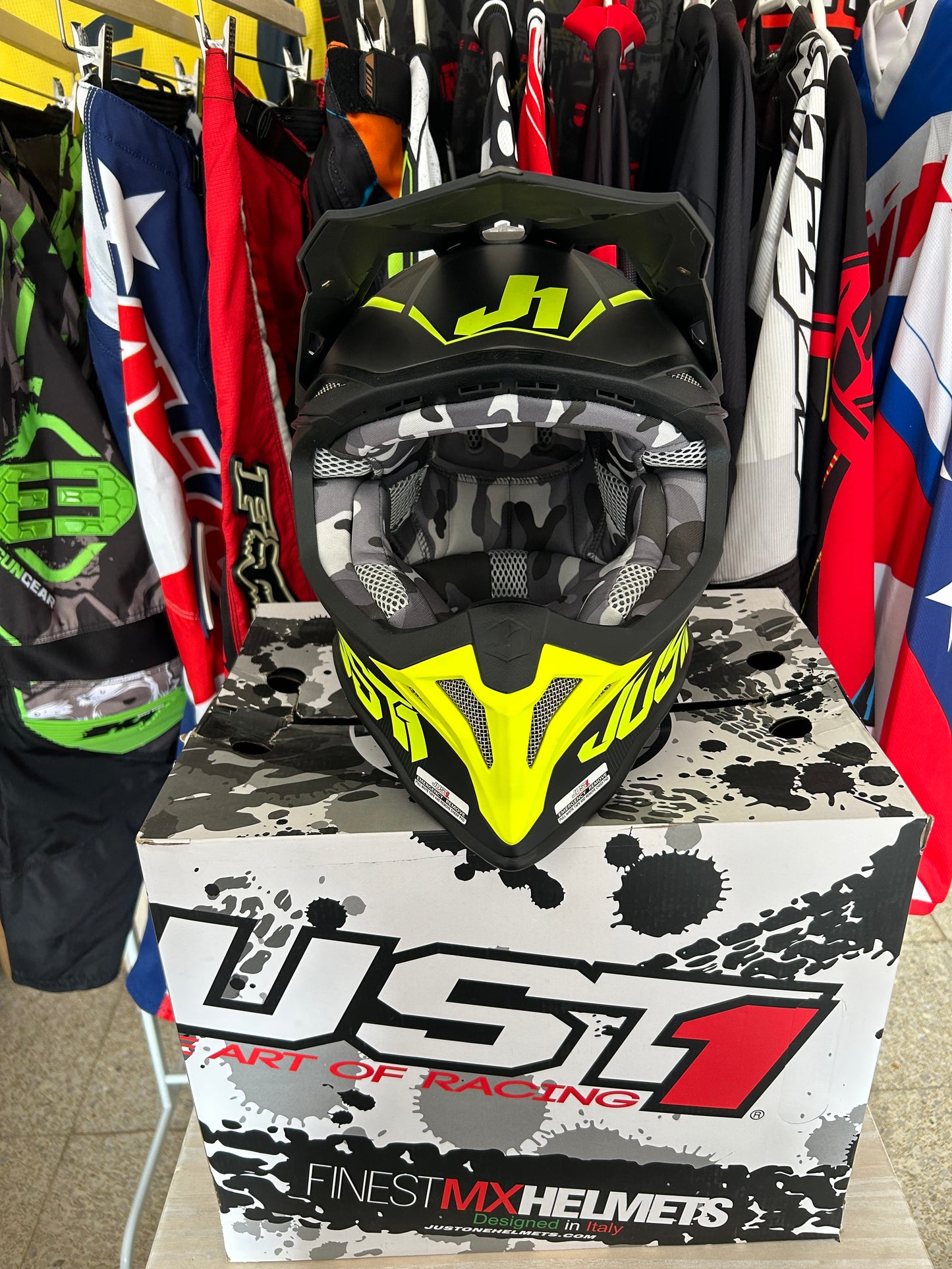 Casco Just1 J39 STARS