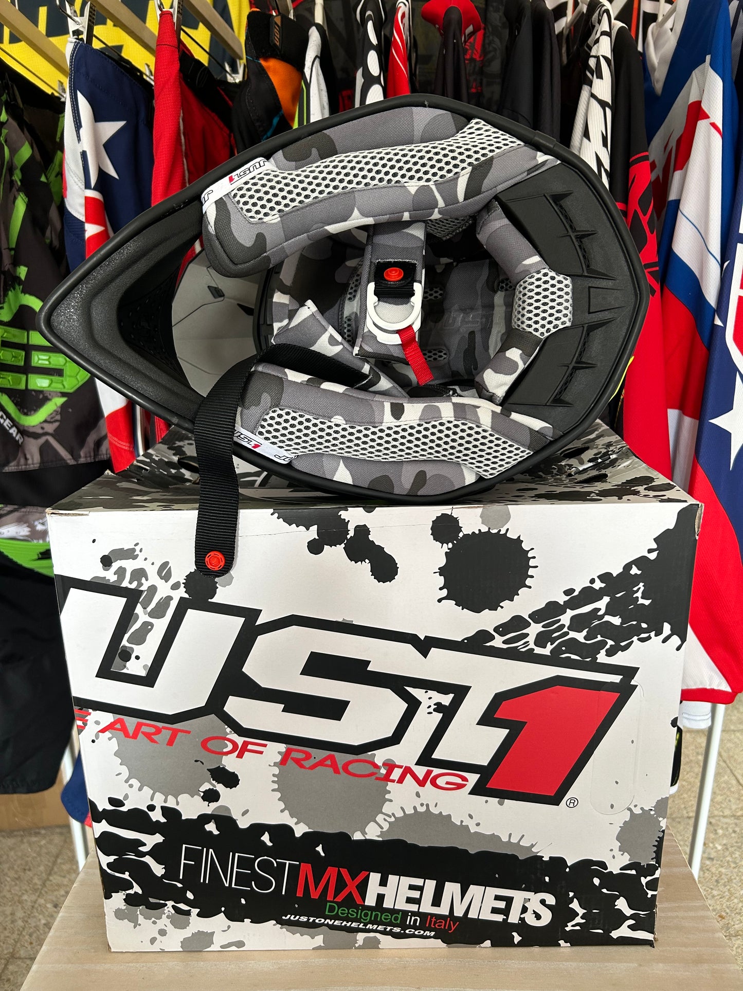 Casco Just1 J39 STARS