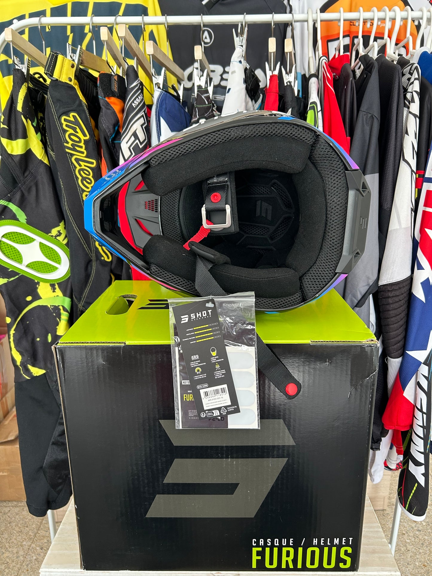 Casco motocross Shot L