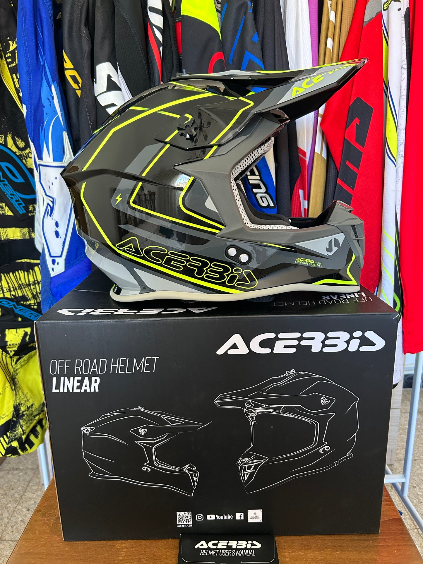 Casco Ácerbis linear 2026