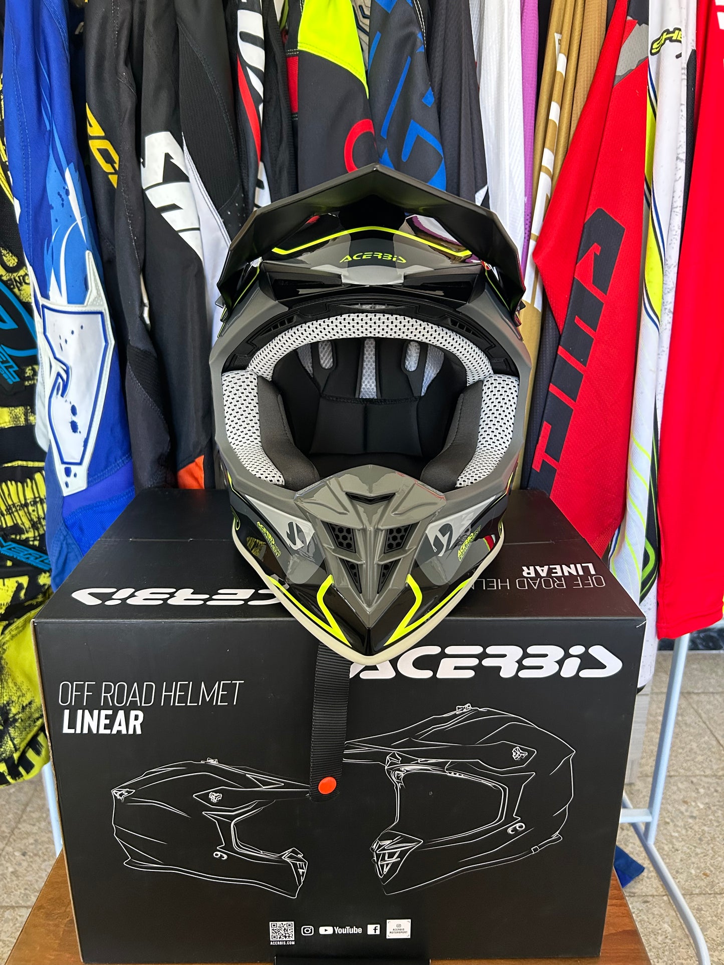 Casco Ácerbis linear 2026