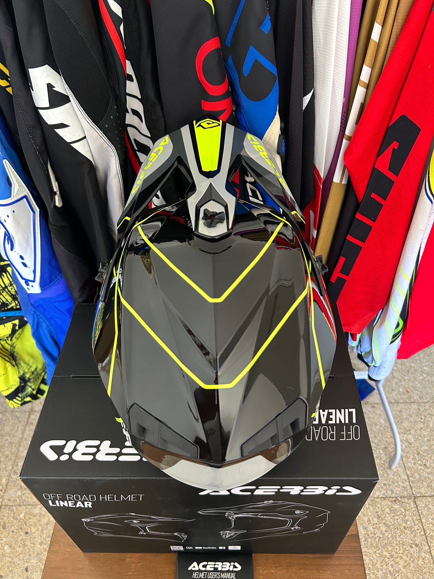 Casco Ácerbis linear 2026