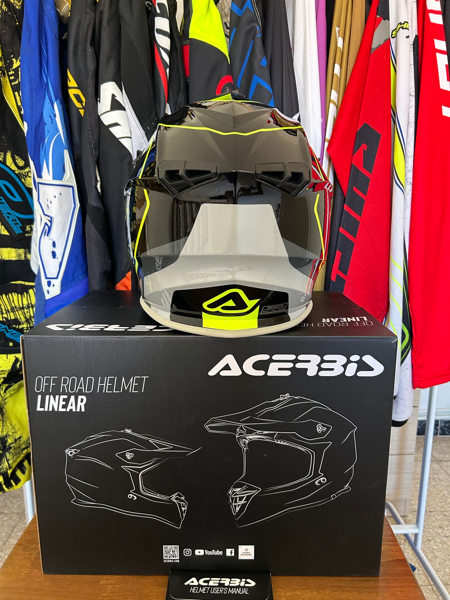 Casco Ácerbis linear 2026